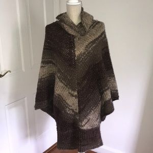 Marina sport Poncho lightly used. Gold and earthy